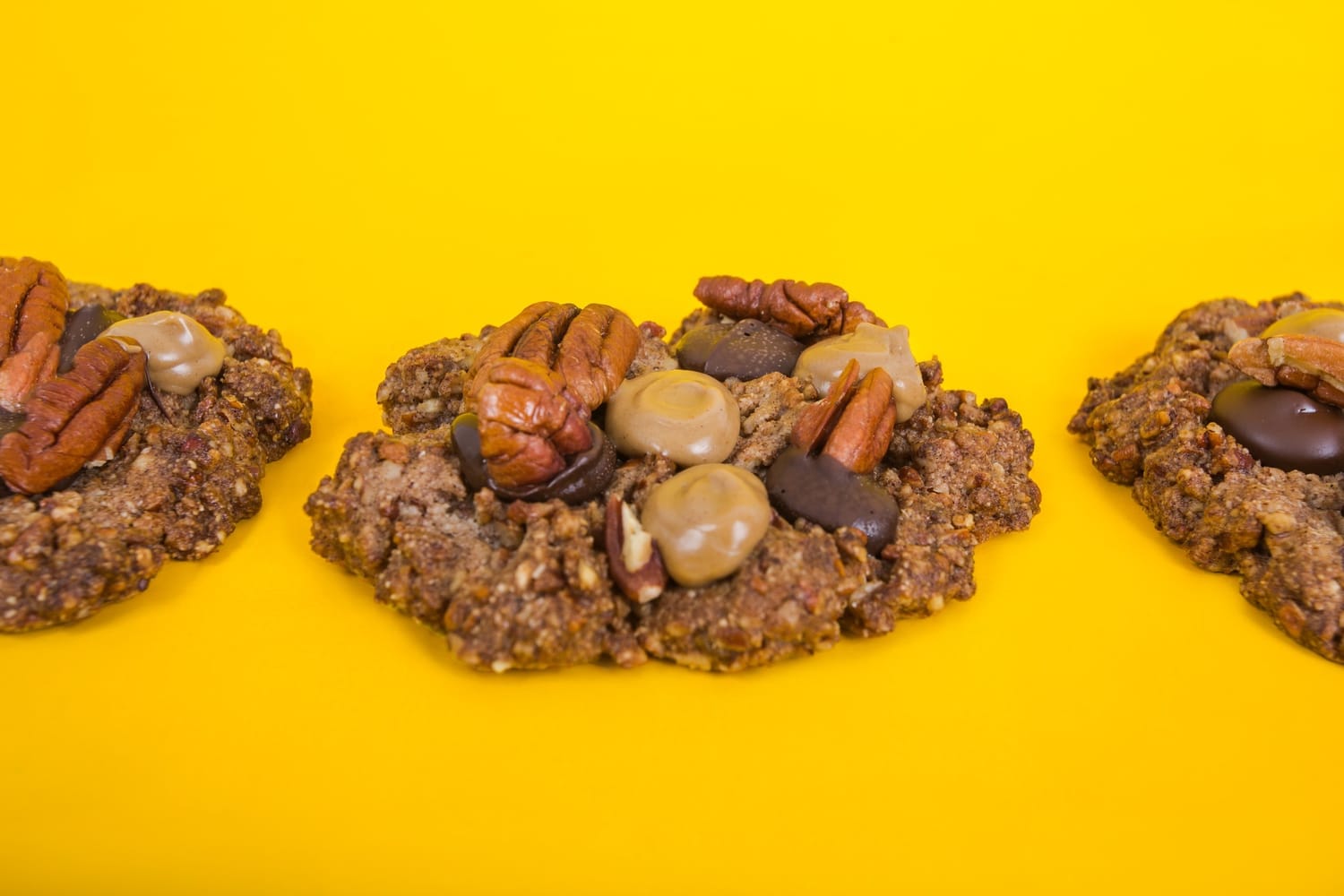 Galleta de Nuez Fondo Amarillo (2)
